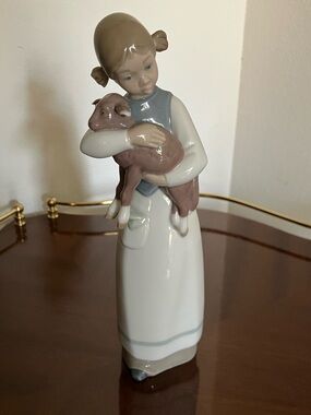 Beautiful Vintage LLardo Figurine